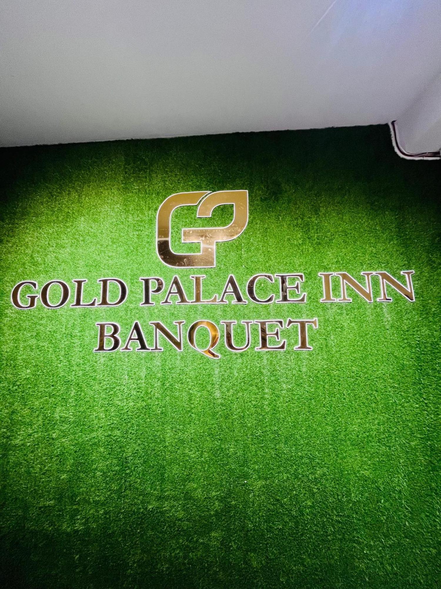 Hotel Gold Palace Inn Surat Exteriör bild