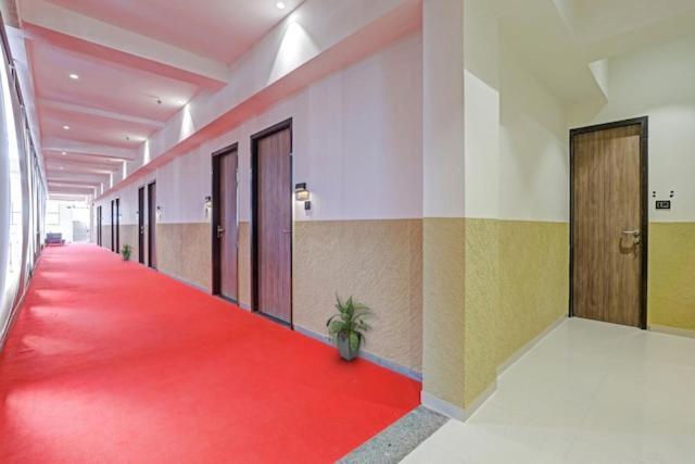 Hotel Gold Palace Inn Surat Exteriör bild